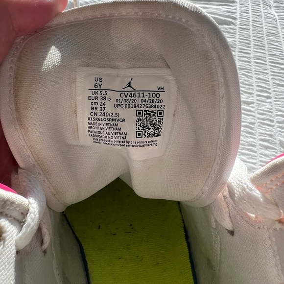 Glow edge, Jordan one mids - Picture 8 of 8